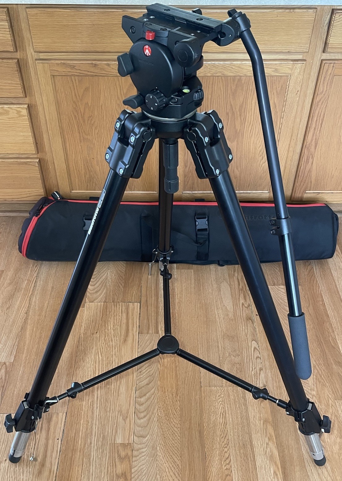 Manfrotto 526 Professional Fluid Video Head with 528XB Heavy Duty Tripod & Bag