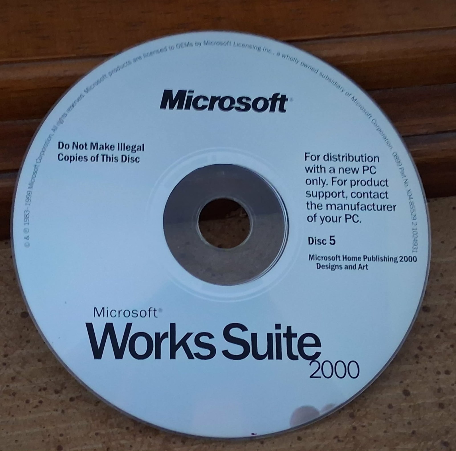 Microsoft Works Suite 2000 - 7 CD-ROM Set