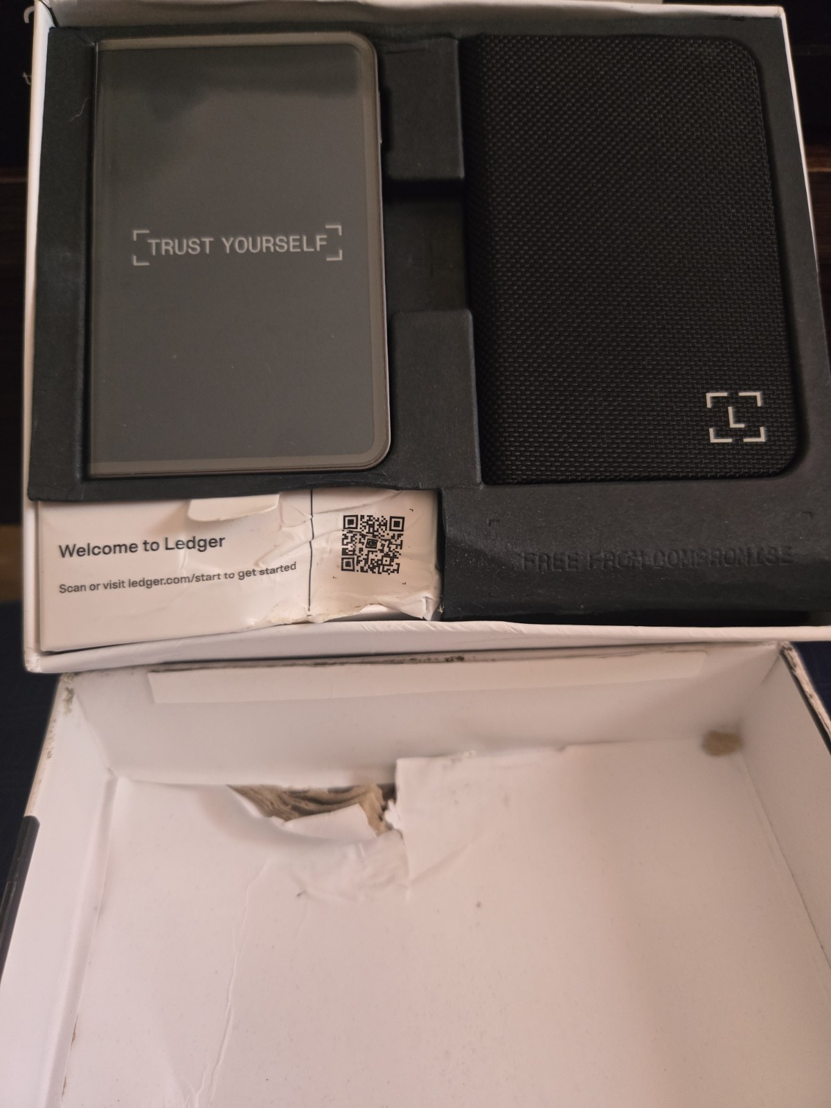 Ledger - Stax Crypto Hardware Wallet with Folio - Curved E Ink Touch Screen