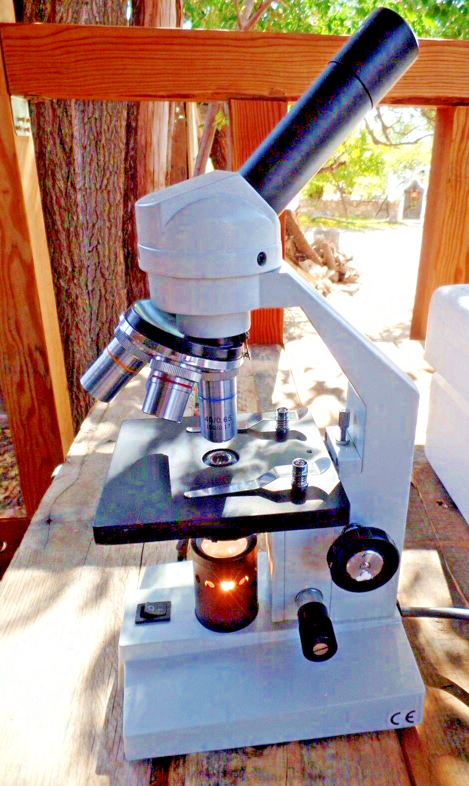 Biological Microscope with 4 objective lenses M Series