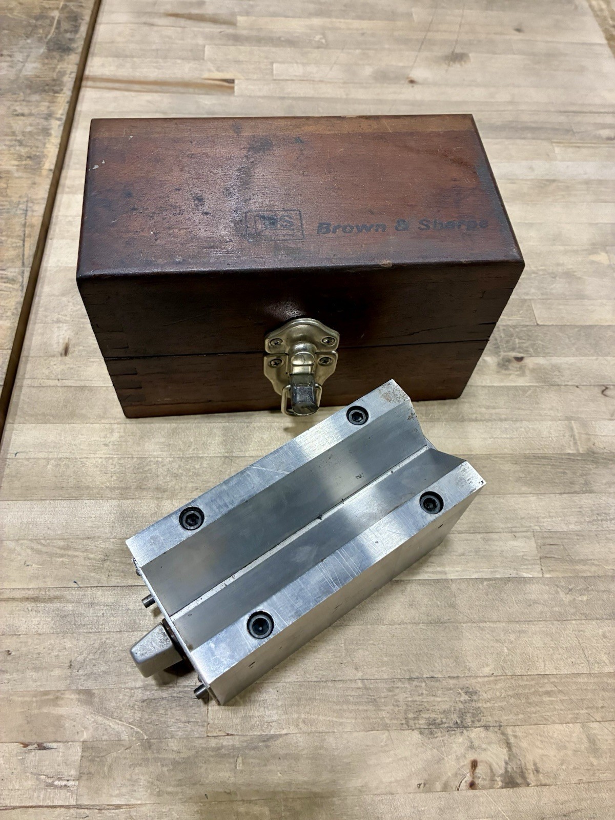Brown & Sharpe Magnetic V Block
