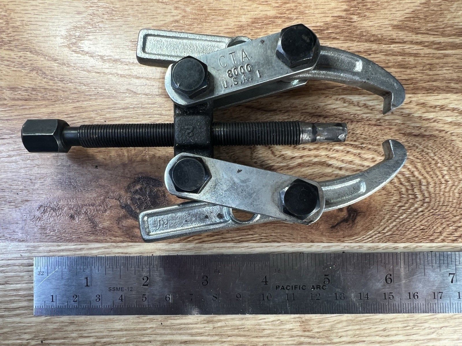 CTA 8000 2- JAW Reversible Adjustable Gear Puller 4” Super Clean