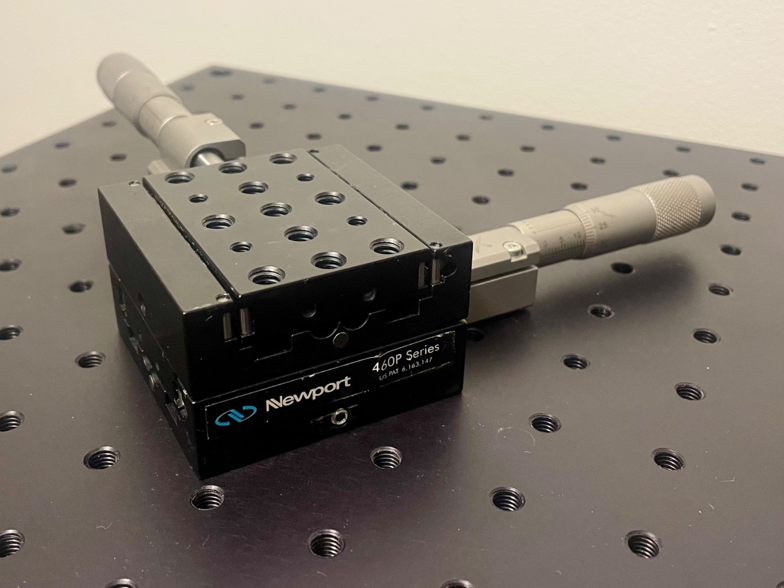 Newport 460 Series XY Opto-Mechanical Linear Translation Stage