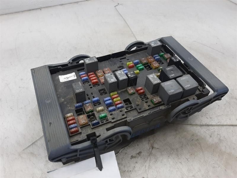 2010-2013 Chevy Silverado GMC Sierra 1500 4.8L 5.3L 6.2L Engine Fuse Box OEM
