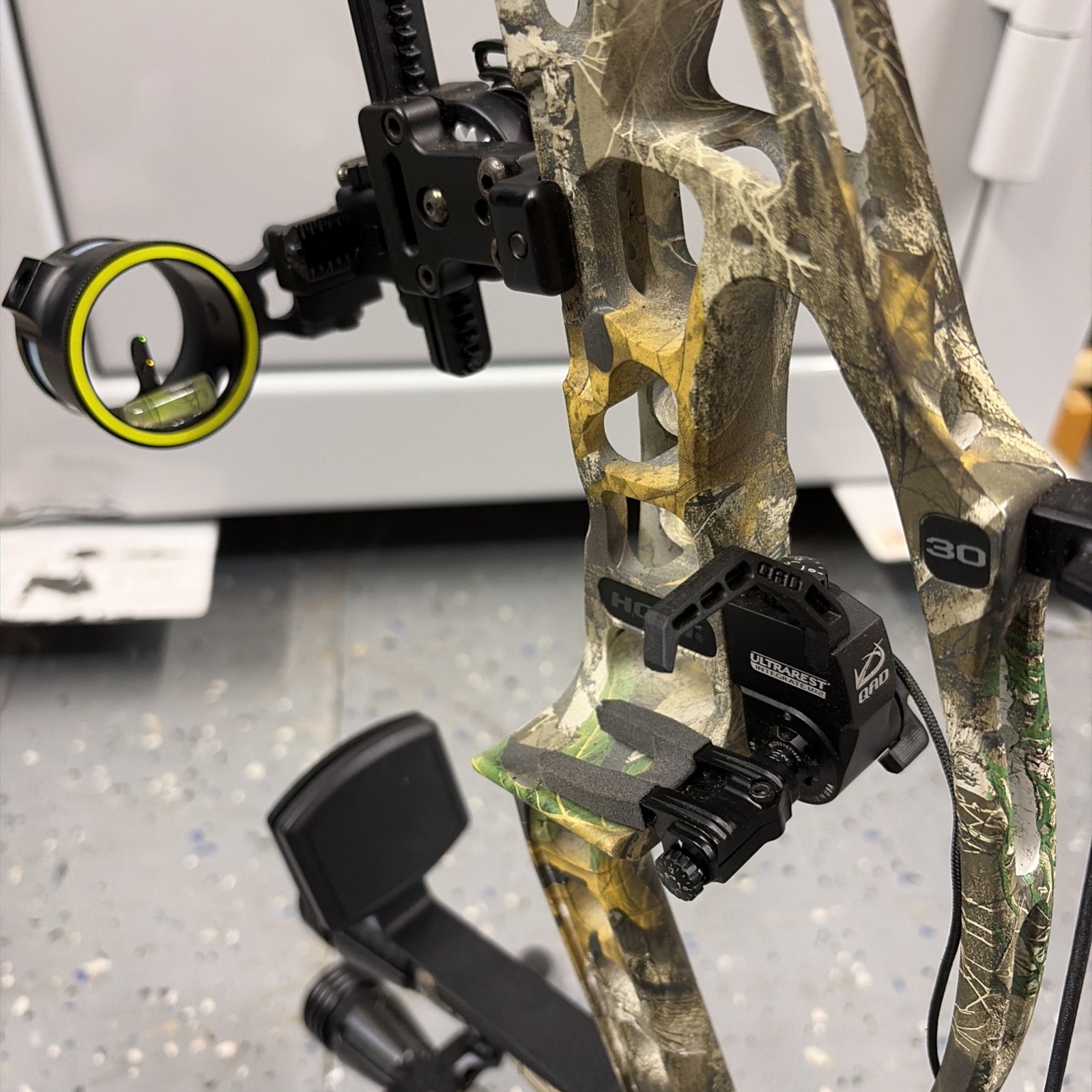 Hoyt Alpha X 30 Camo Compound Bow Package FULLY LOADED