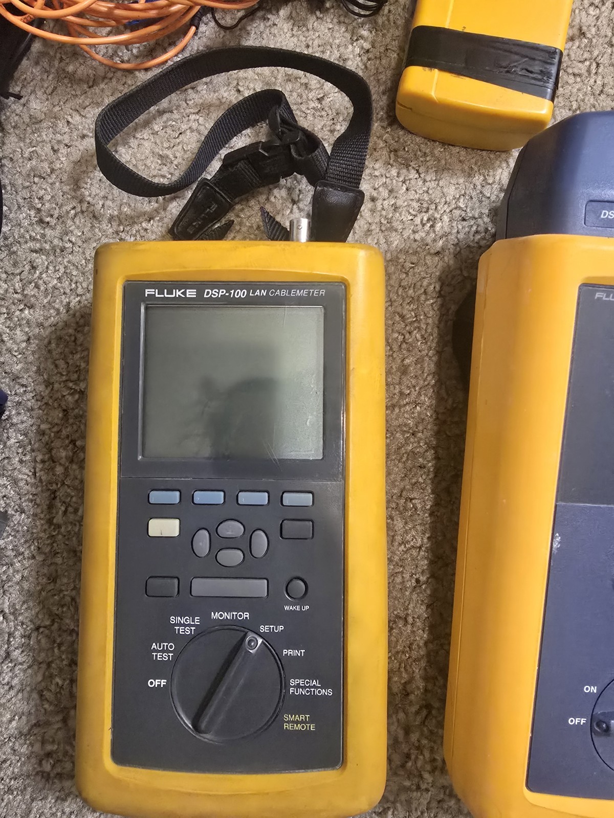 Fluke Networks DSP-4300 RJ45 Cable Analyzer w/ DSP-4300SR Smart Remote