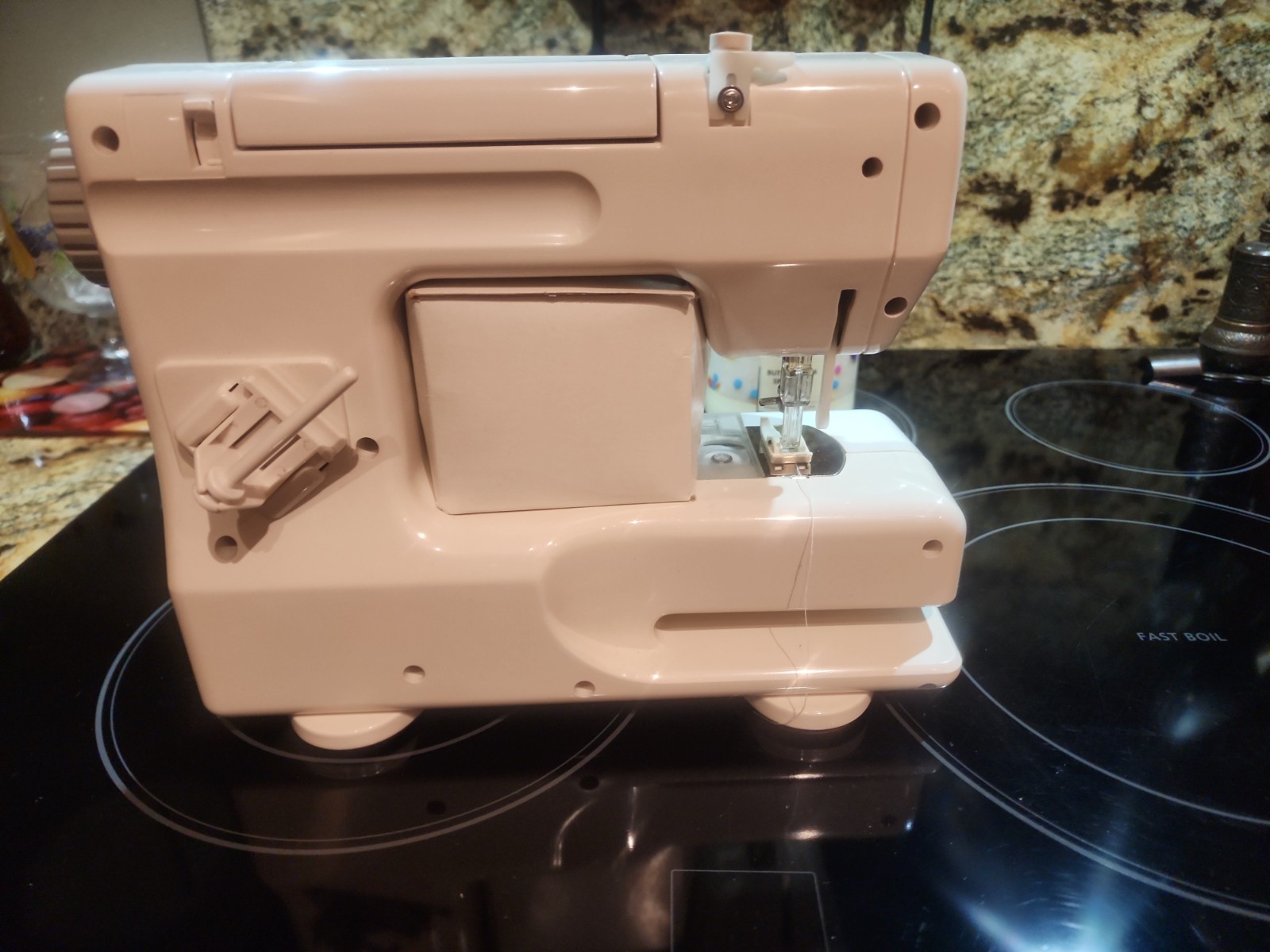 Singer Tiny Tailor Mending Machine TT600A in Original Box Sewing