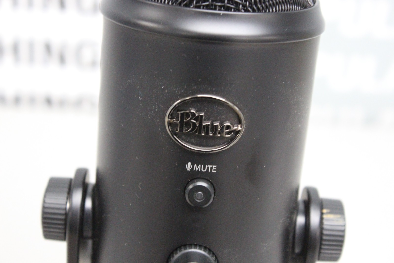 Logitech Blue Yeti A00132 Premium Multi Pattern USB Microphone