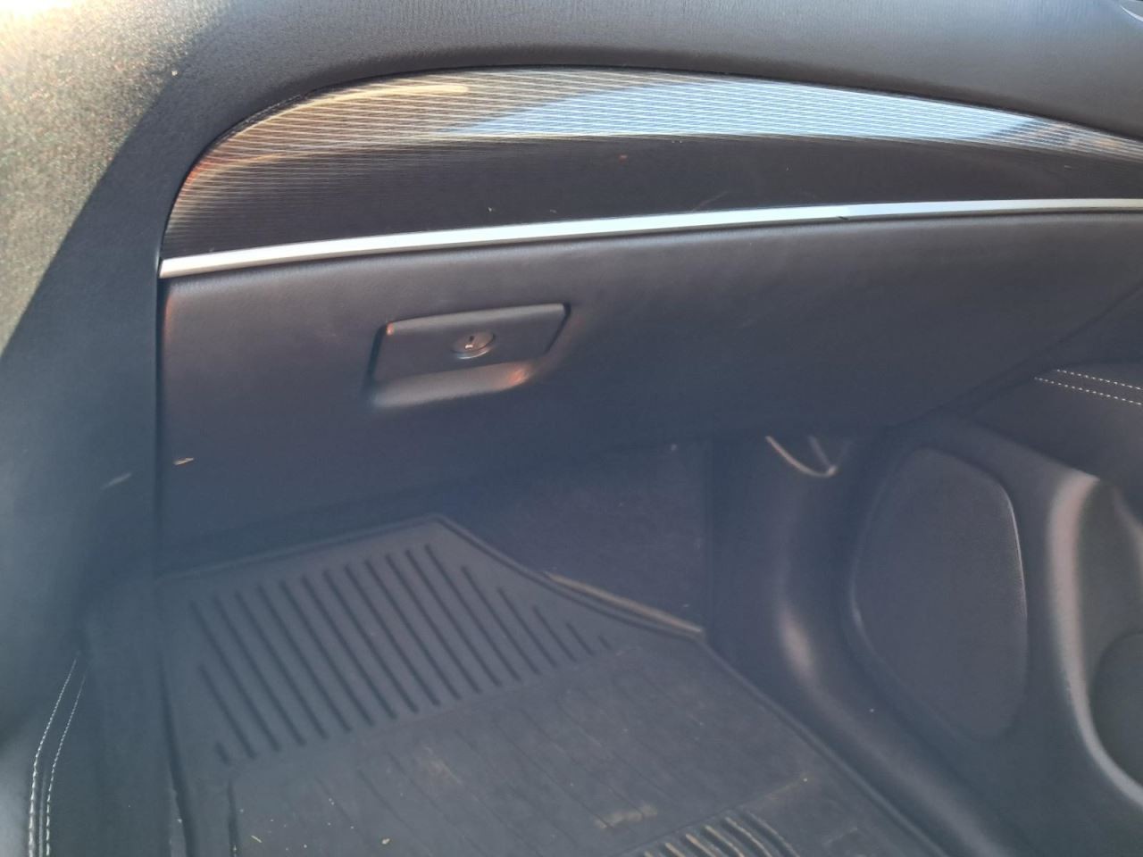 QX60      2018 Glove Box 4825680