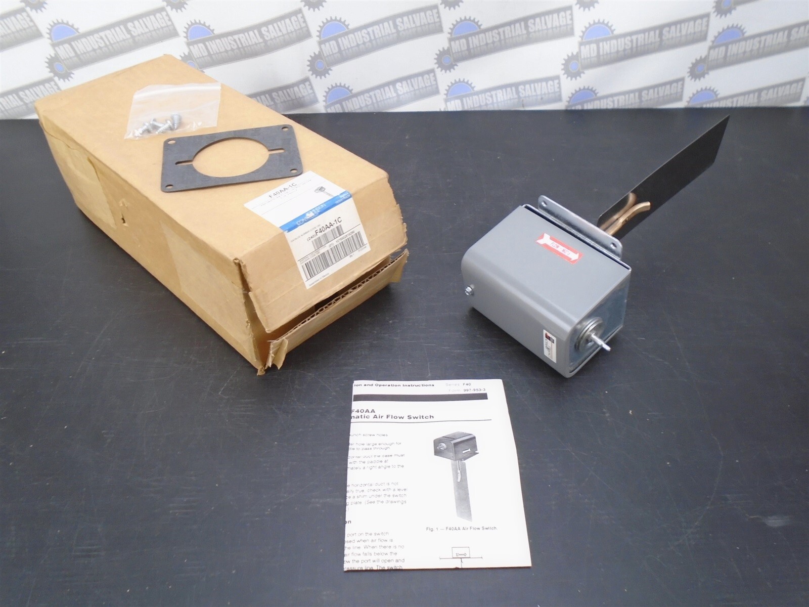 JOHNSON CONTROLS - F40AA-1C - Pneumatic Air Flow Switch - 300 FPM (NEW in BOX)