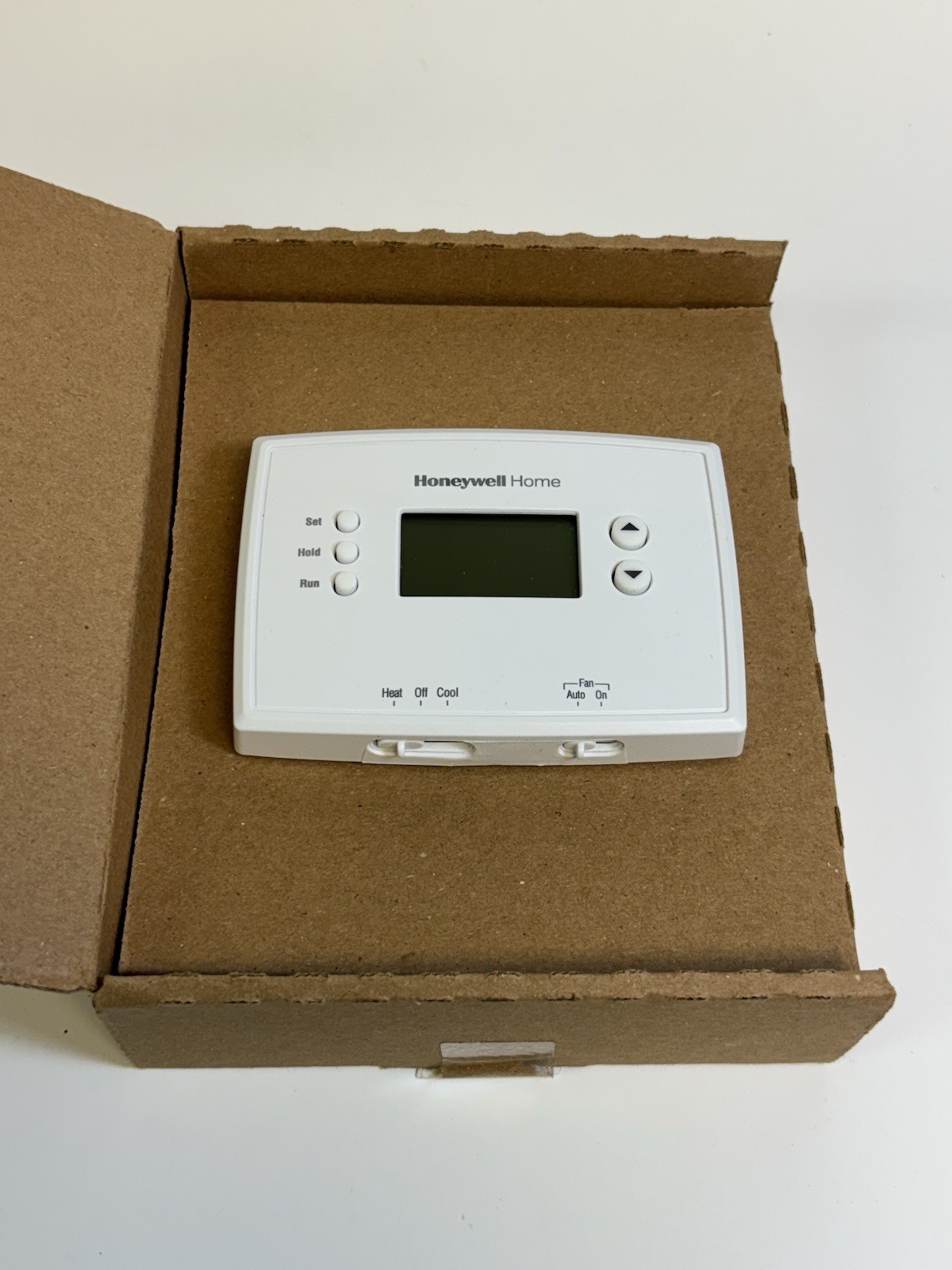Honeywell Home RTH221B1039 1-Week Programmable Thermostat, White