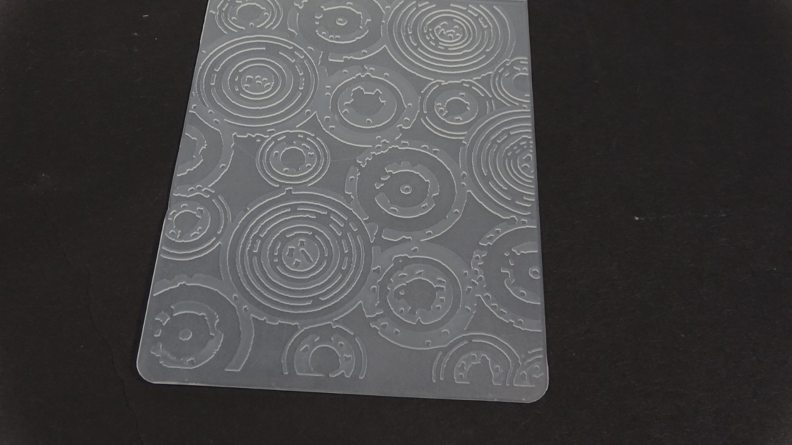 Jim Holtz Alterations Sizzix Embossing Folder Retro Circles