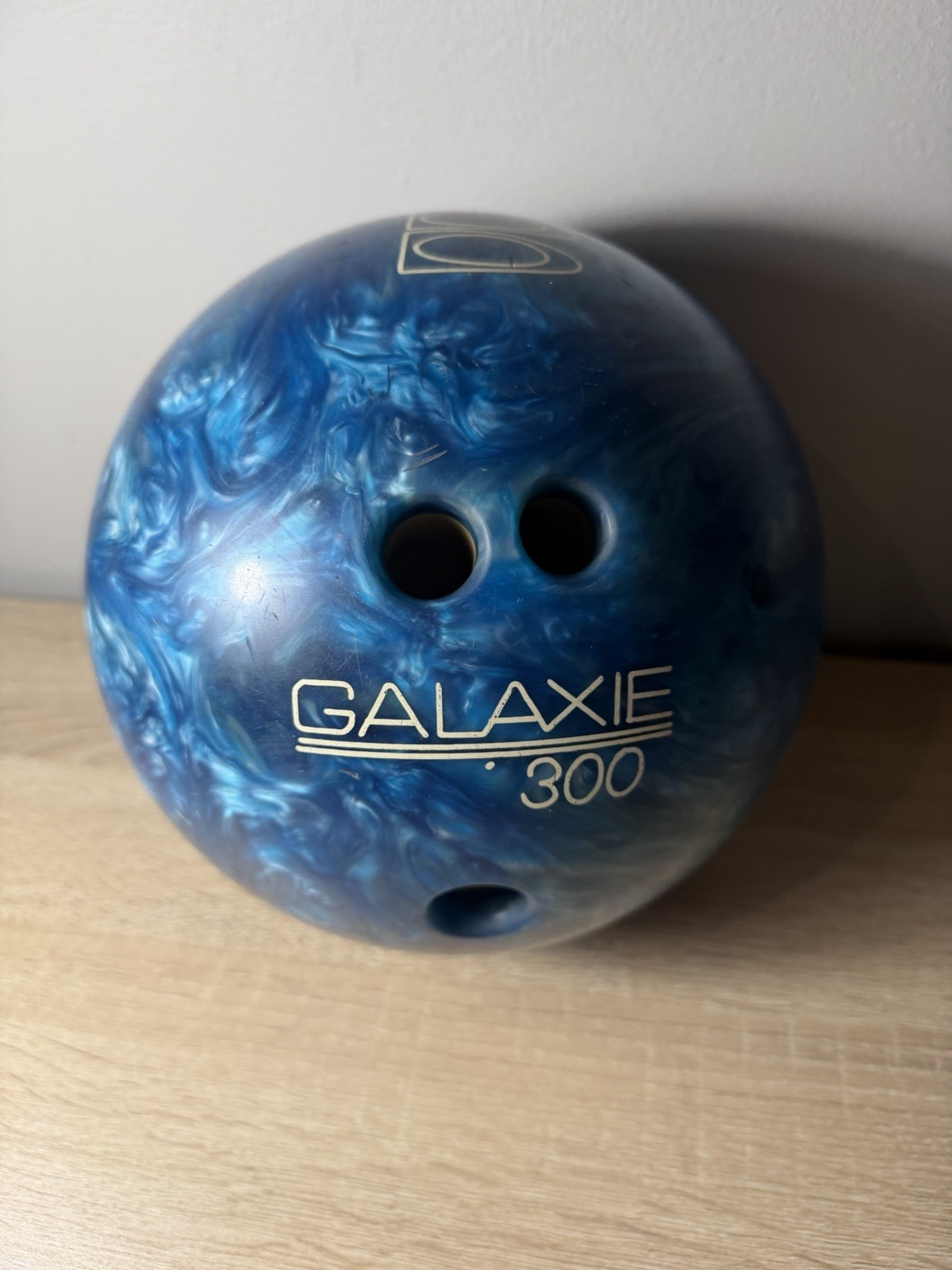 Vintage Brunswick Galaxy 300 Blue Swirl Bowling Ball