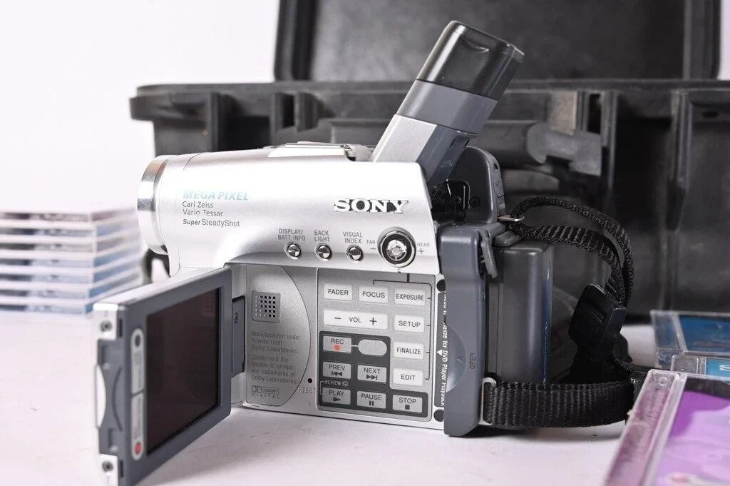 Sony Digital Video Camera Recorder DCR-DVD201 AS IS!!