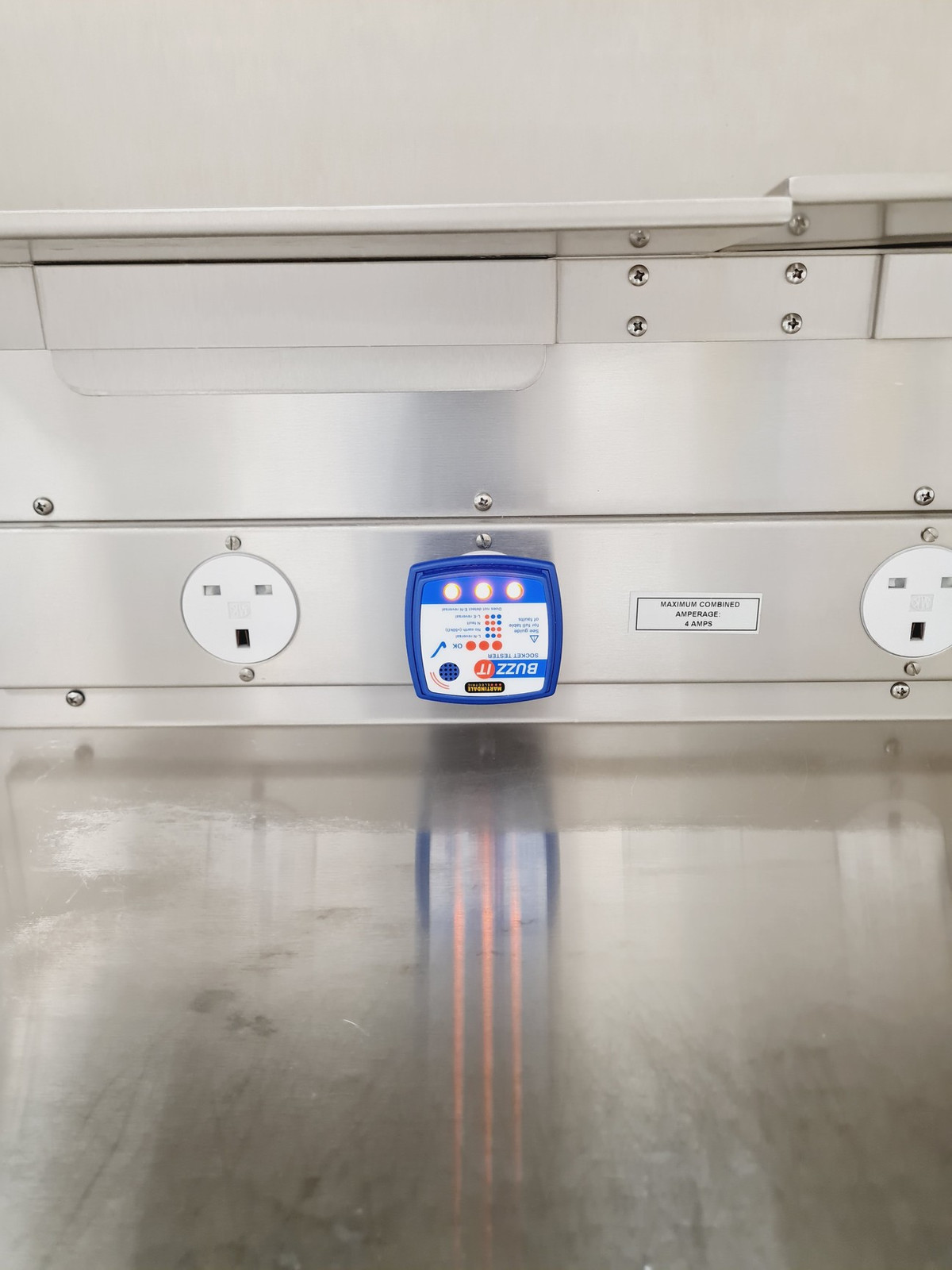 UVP UV2 Sterilizing PCR Workstation Lab