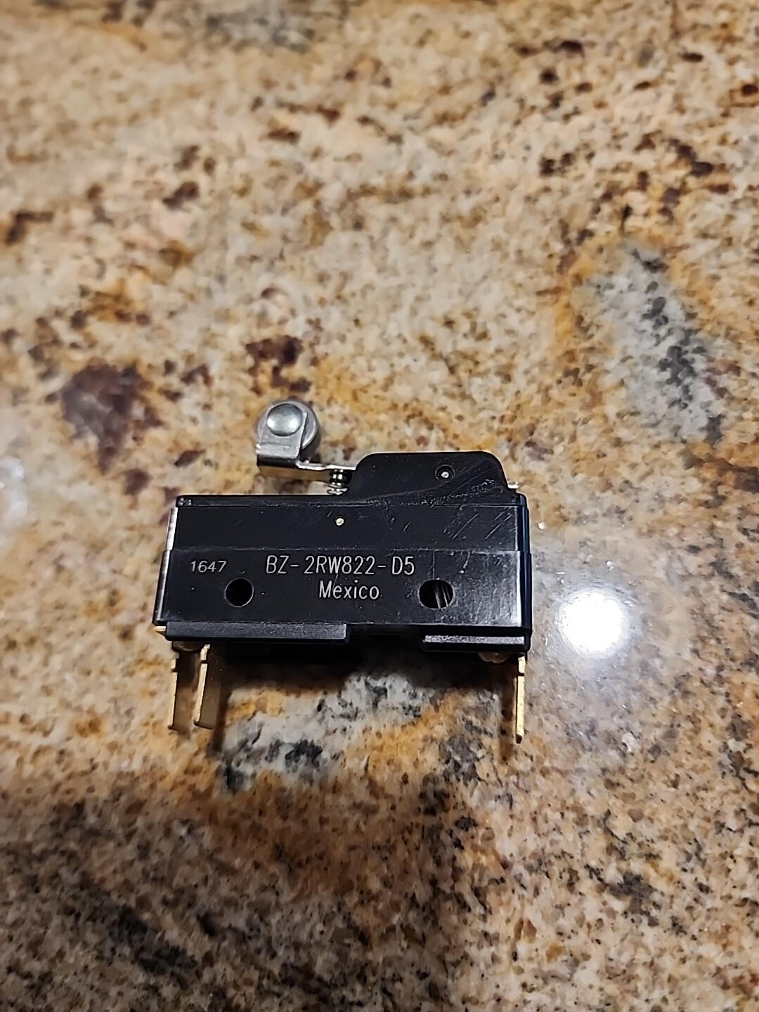 HONEYWELL ROLLER SNAP ACTION  Switch BZ-2RW822-D5  NEW OEM