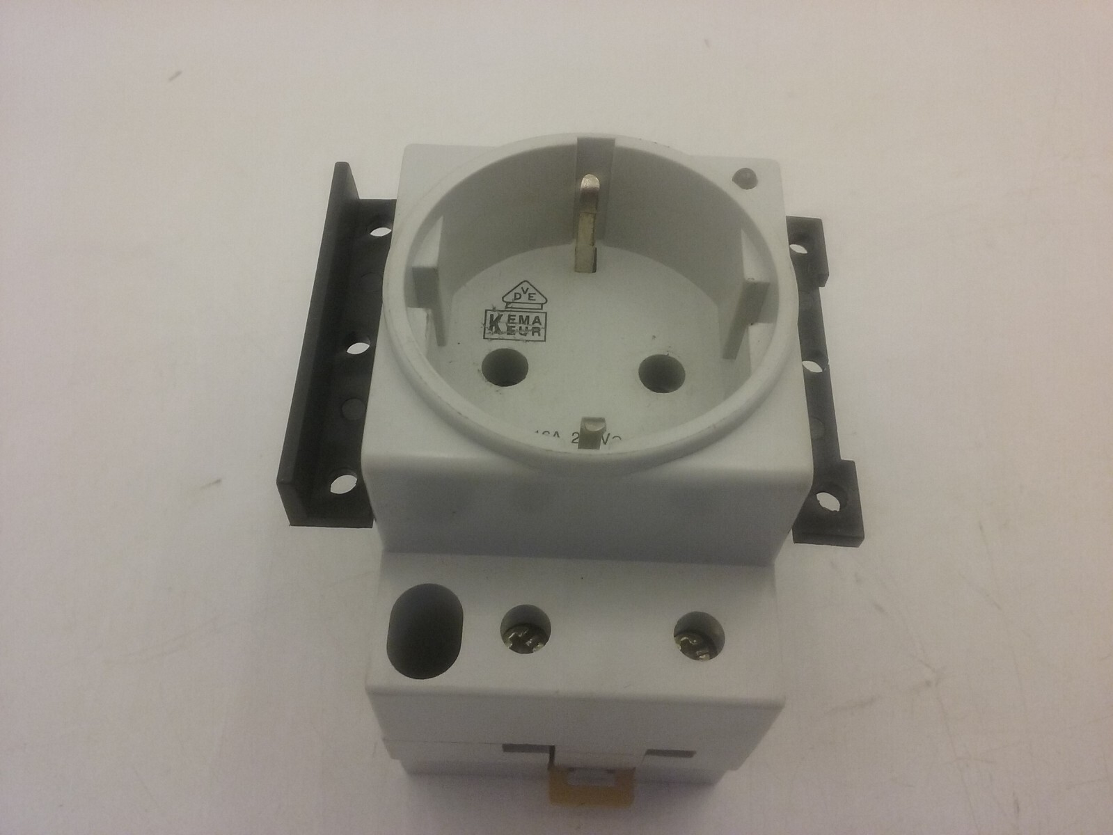 KEMA KEUR SOCKET 16A 250V-AC