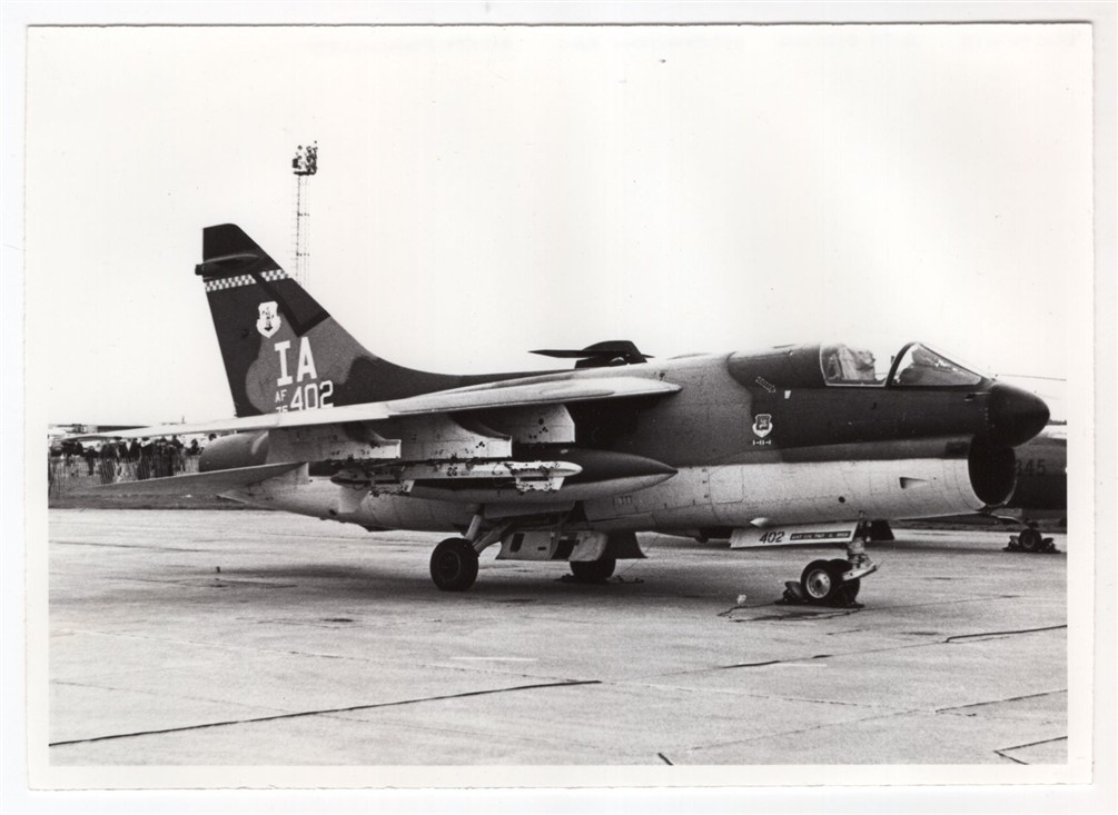 1979 USAF A-7D Corsair 75-0402 of 137th TCW Iowa ANG RAF Finningley Orig. Photo
