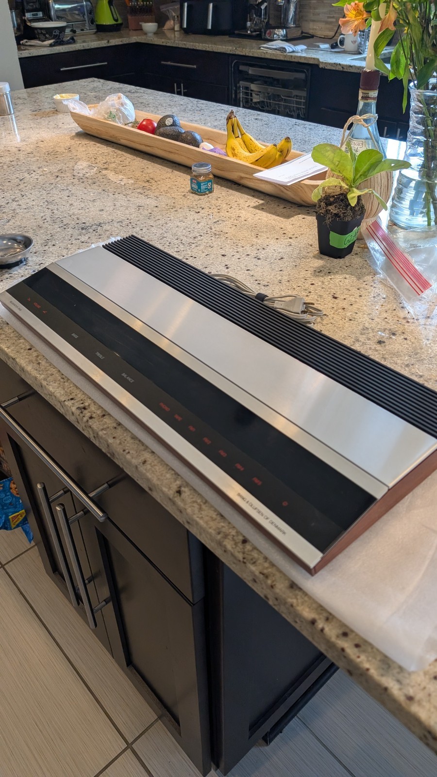 Bang & Olufsen BeoMaster 2400 T2902 w/ Remote & Antenna
