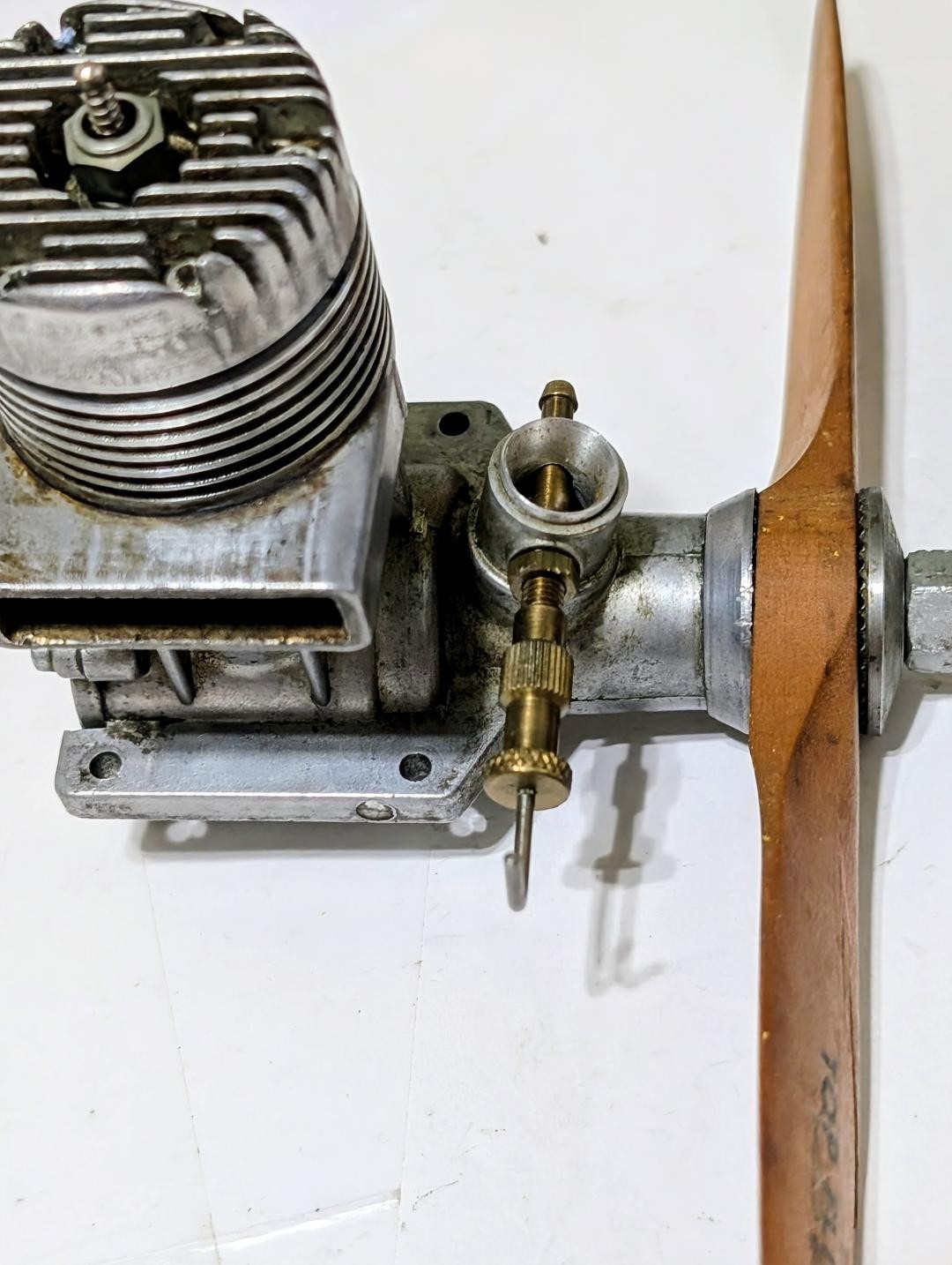 FOX 40 CONTROL LINE ENGINE, GOOD COMPRESSION AND CONDITION, ESTATE FIND