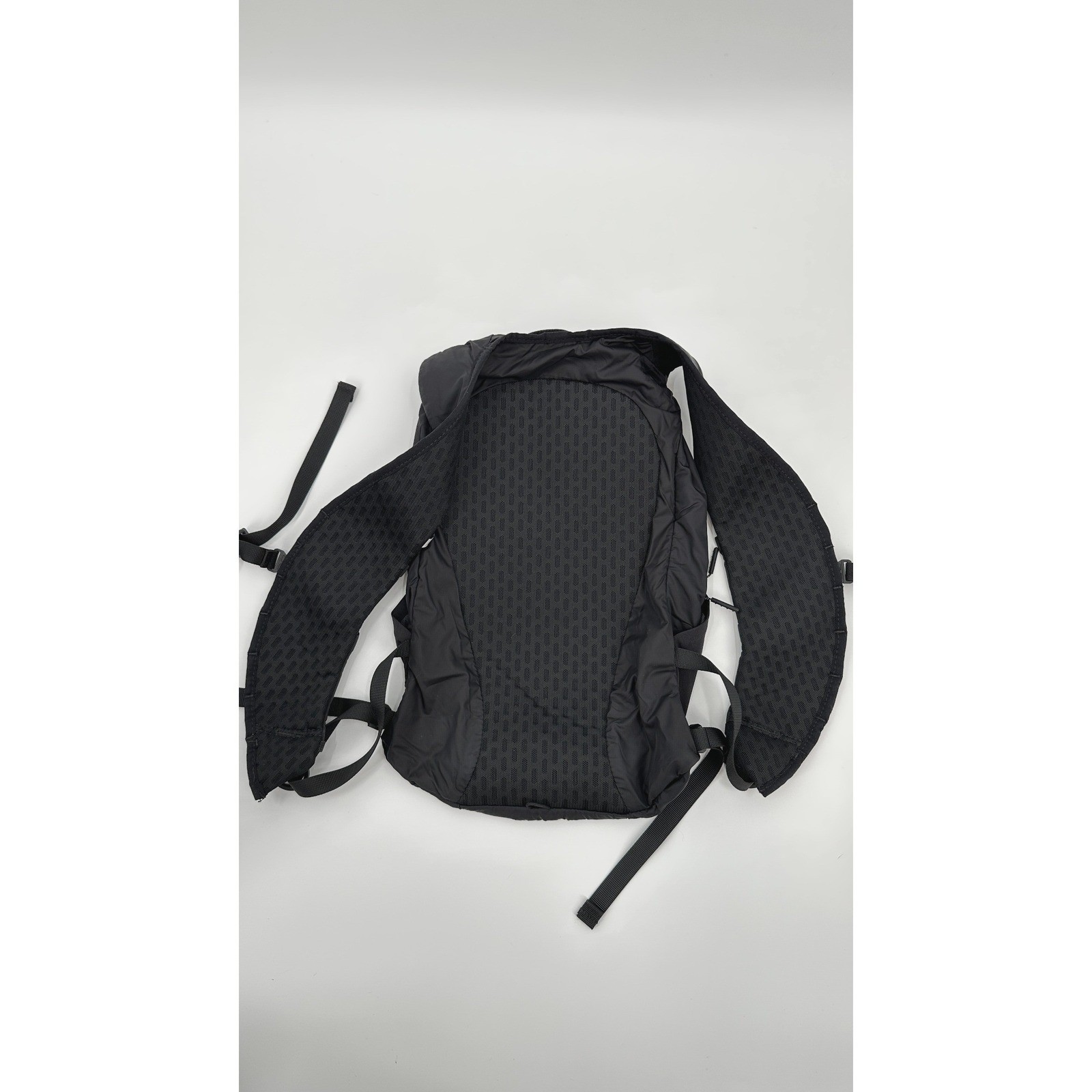 Lululemon Active Backpack 10 L O/S Black Hydration Comp Water Repel Reflective