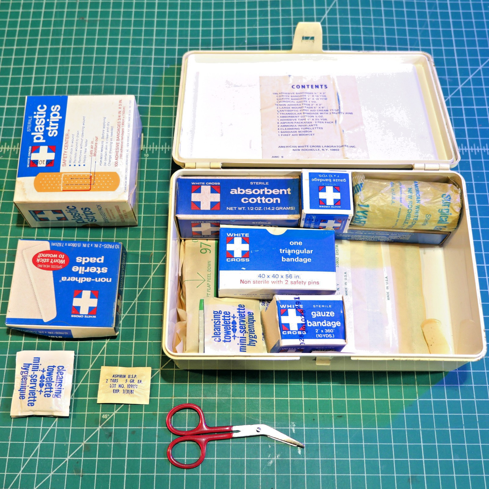 White Cross First Aid Kit Mercedes-Benz W123 300TD Wagon W116 R107 9008650850