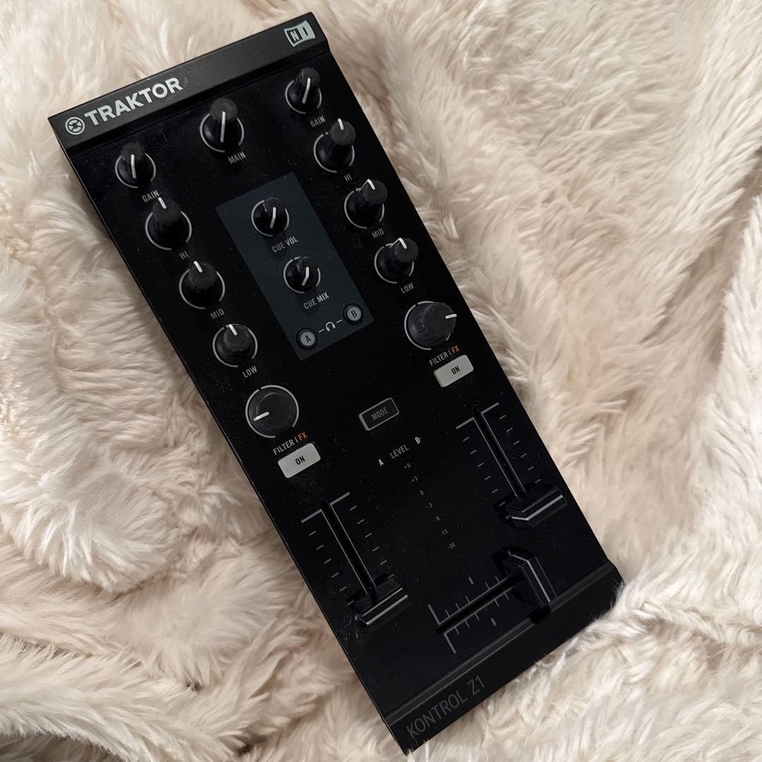 Native Instruments TRAKTOR KONTROL Z1 2-Channel DJ Controller Mixer Effects Gear