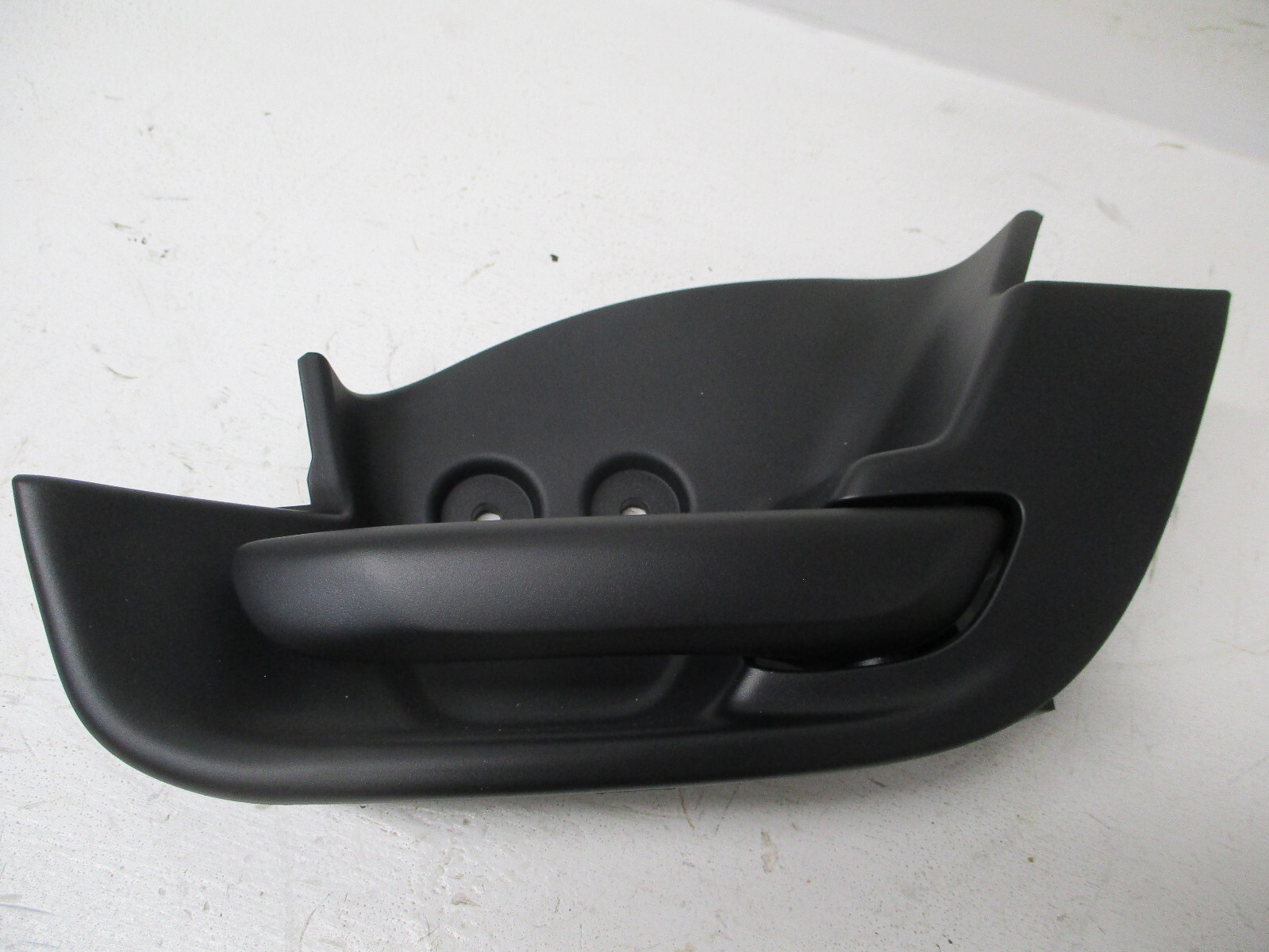 4053964C92 INTERNATIONAL RIGHT DOOR HANDLE  GENUINE INTERNATIONAL
