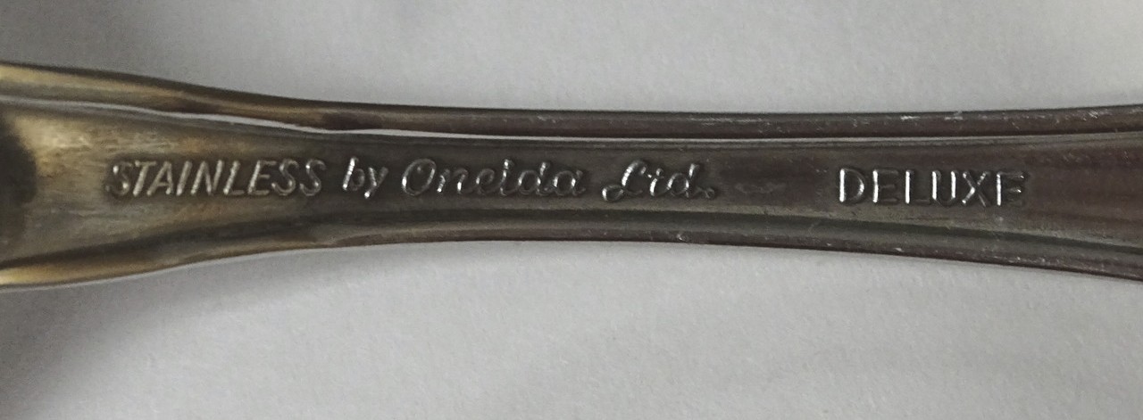 Oneida Ltd. Strathmore 64pc Set Stainless Flatware Deluxe