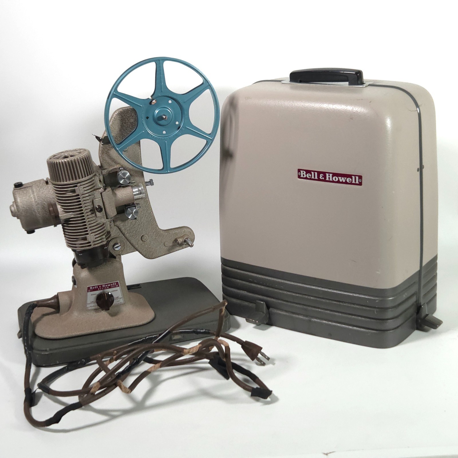 Bell & Howell 8mm Vintage Film Movie Projector Design 122 LR Case Cord Tested