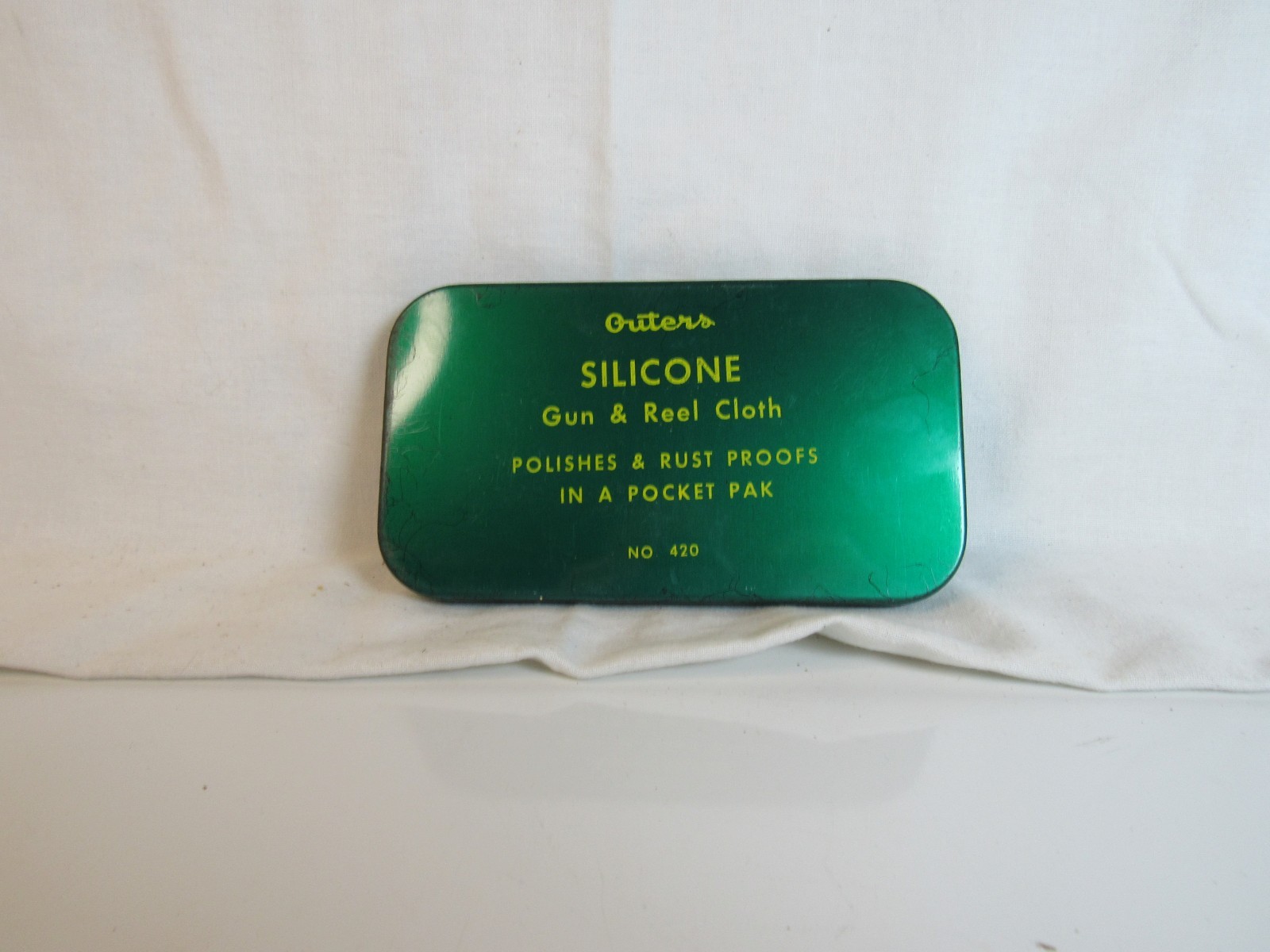 Vtg Outers Silicone Gun & Reel Polishing Cloth Pocket Pak No 420 Tin