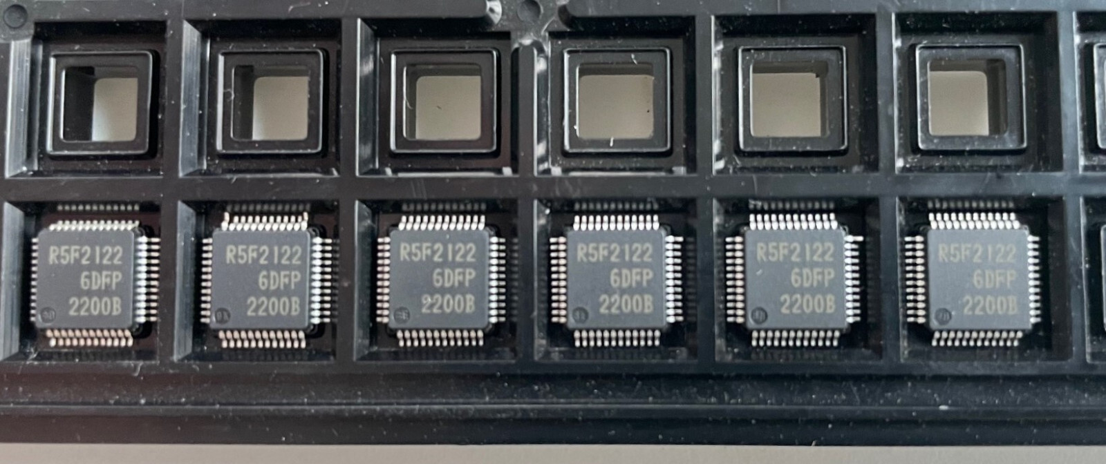 RENESAS R5F21226DFP FLASH MICROCONTROLLER, LQFP-48 PACKAGE, R8C/22 SERIES, QTY 2