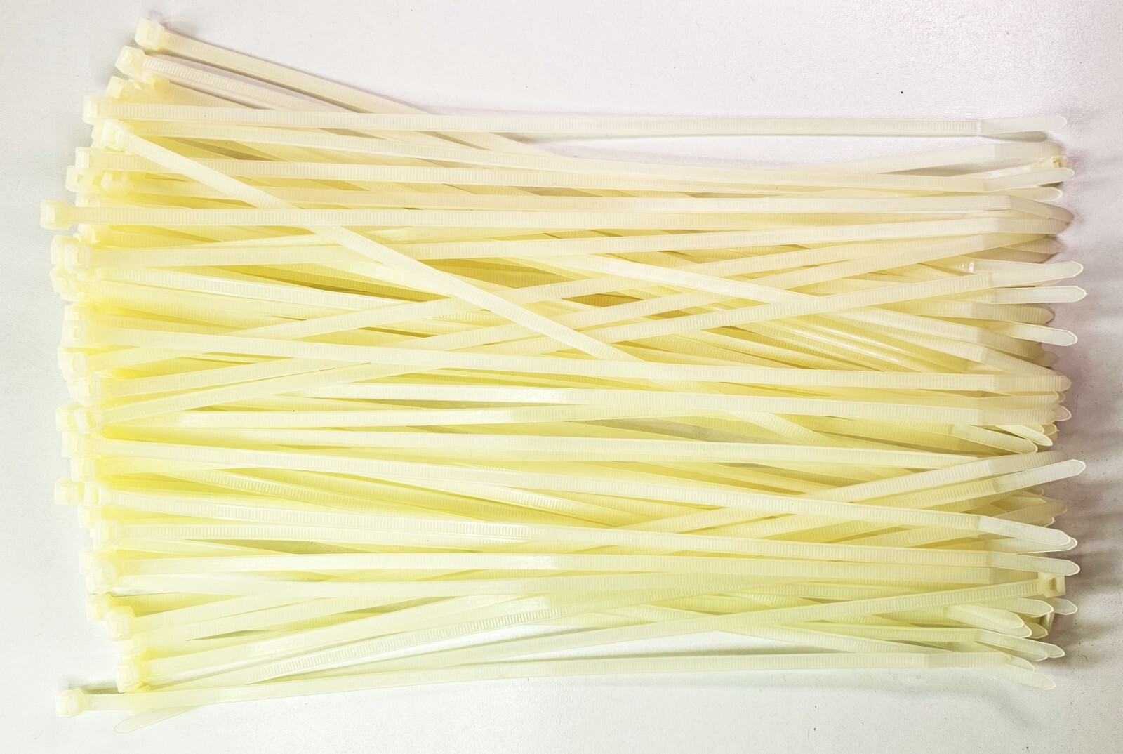 20 pieces cable ties 4.7 x 200 mm, max. Ø 50 mm-polyamide White