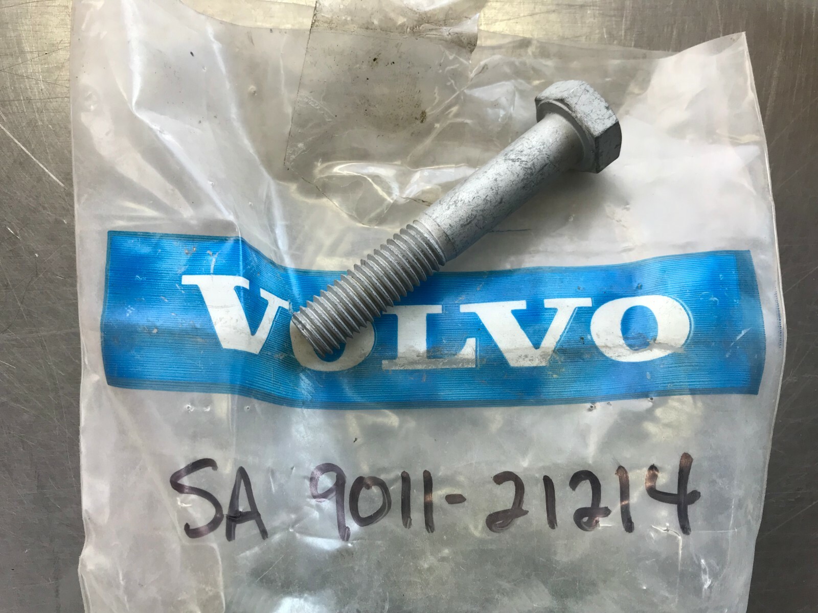 901121214  GENUINE Volvo  HEX BOLT SCHRAUBE QTY of 2  Ingersoll Rand  9011-21214