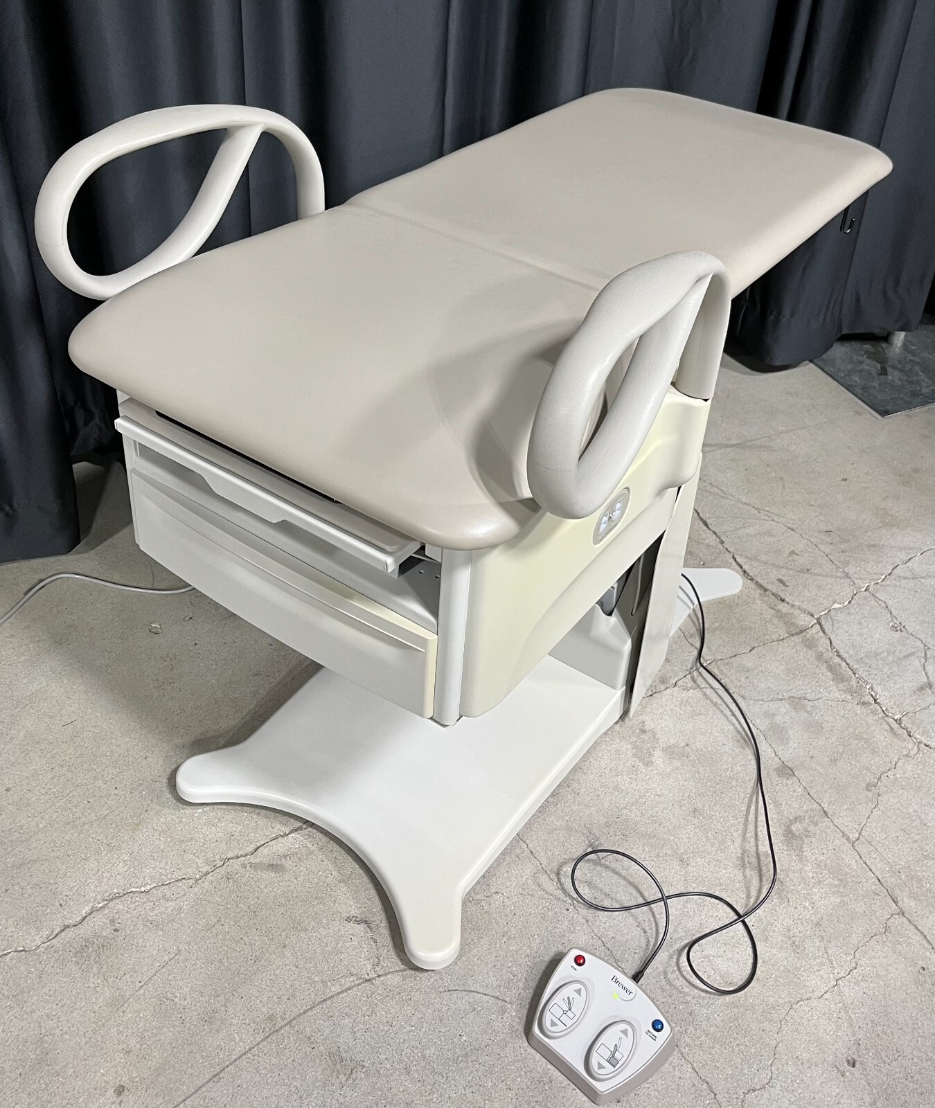 Brewer 5801 FLEX Access High-Low Exam Table