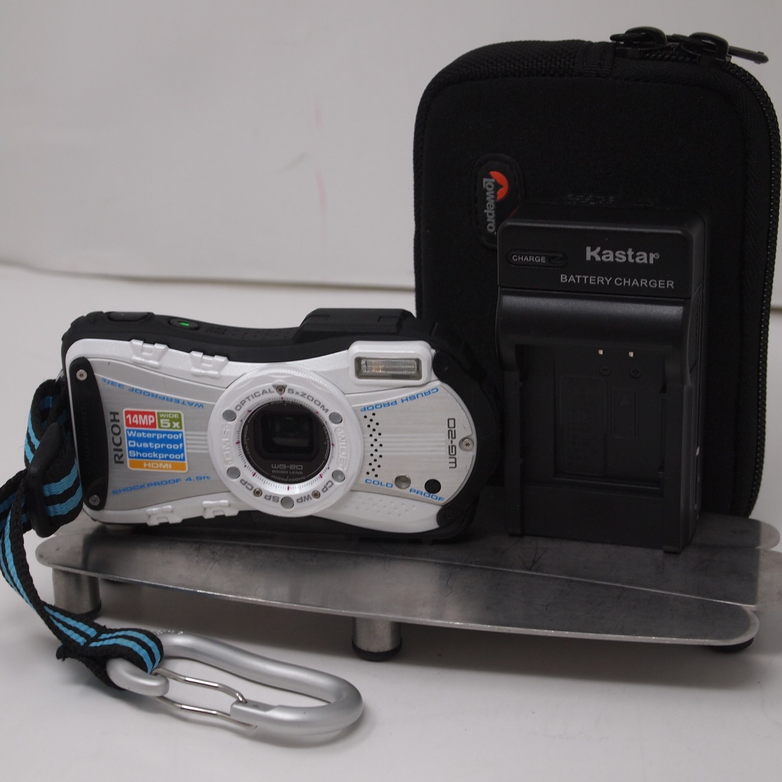 Ricoh WG WG-20 14.0MP Digital Waterproof Camera Case Battery Charger Card