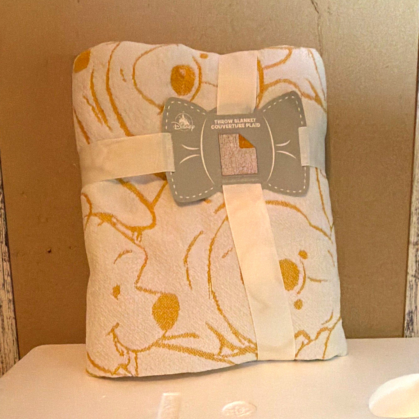 Disney Winnie the Pooh Throw Blanket 50x60 Polyester All-Over White Yellow