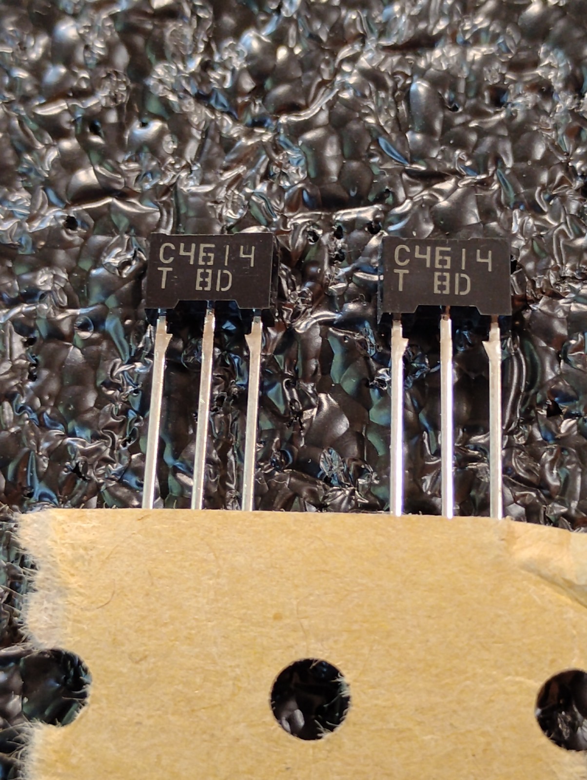 2SC4614 NPN Sanyo transistors Qty-2 For Reference the 2SA1770 is the Complement