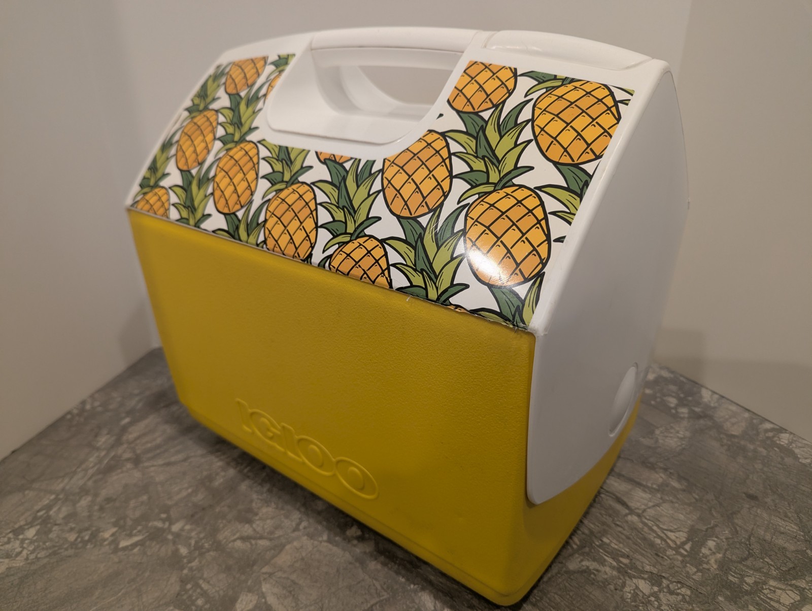 Vintage Igloo Playmate Elite Yellow Pineapple Cooler- MINT