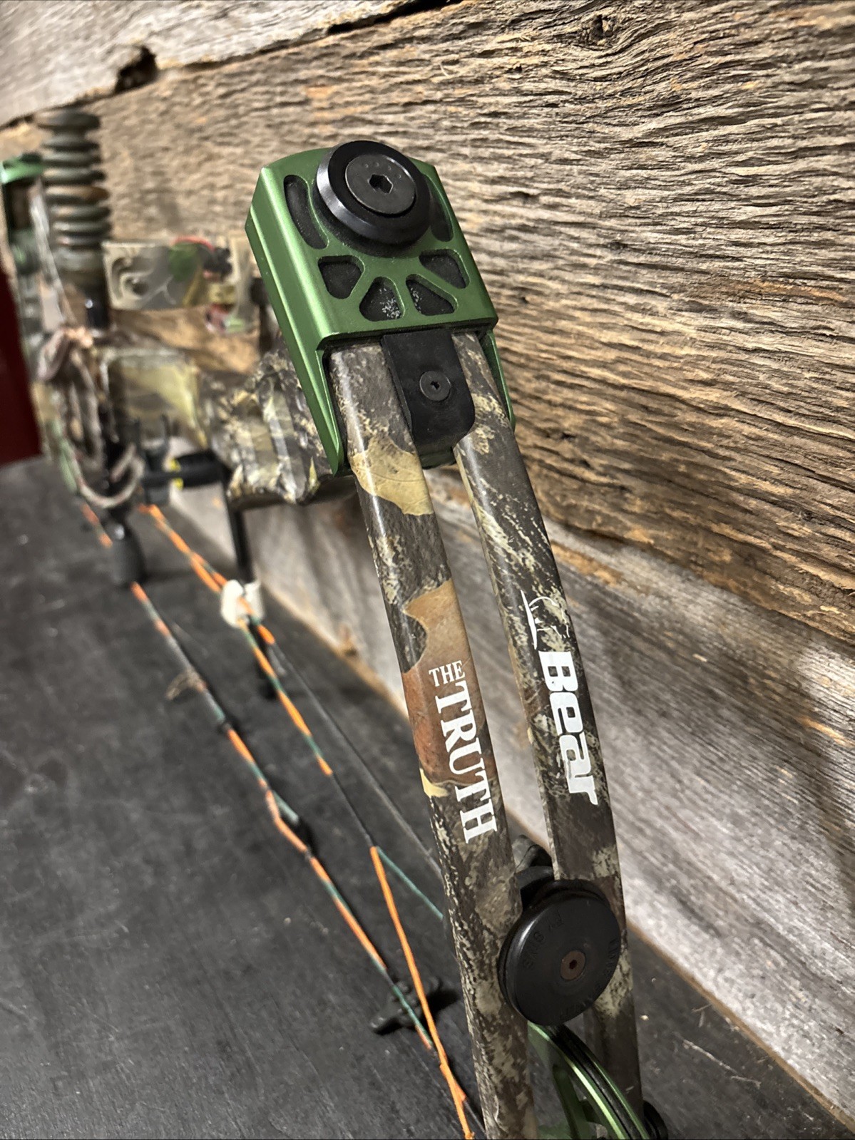 Bear Archery The Truth RH Compound Bow 28" 60lbs Draw Used