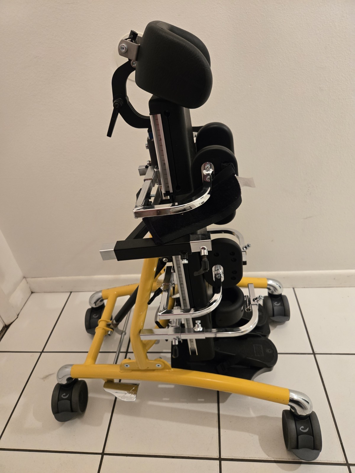 R82 Caribou Pediatric Stander Size 1.  Exc Condition.