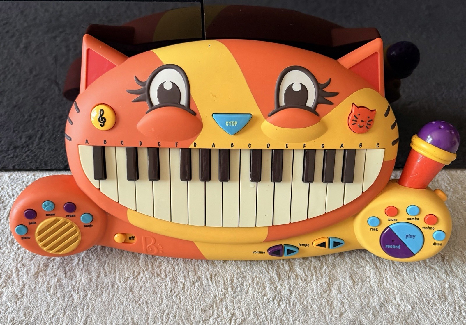 B. Toys Meowsic Cat Electronic Keyboard 18 Keys w/ Microphone Record Speaker