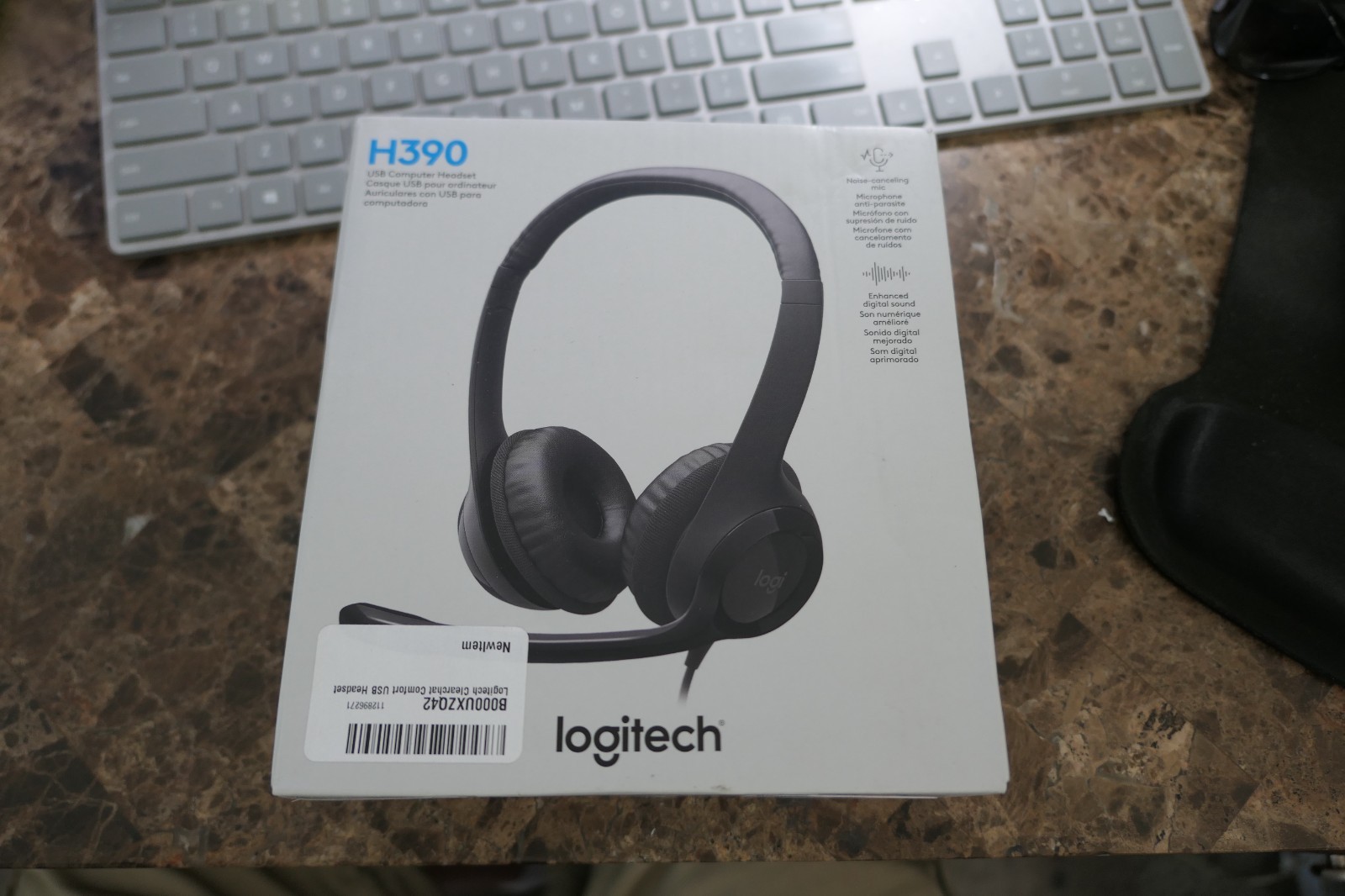 NEW SEALED Logitech H390 USB Computer Headset Noise Cancelling Mic – Black