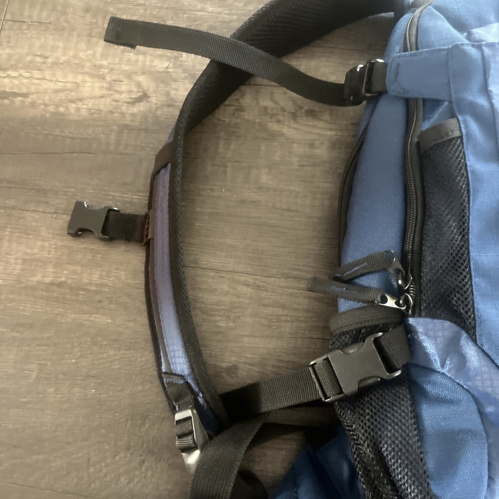 Quest Hydration Hiking Backpack Blue w/ Water Bladder Trail Day Pack Camping EUC