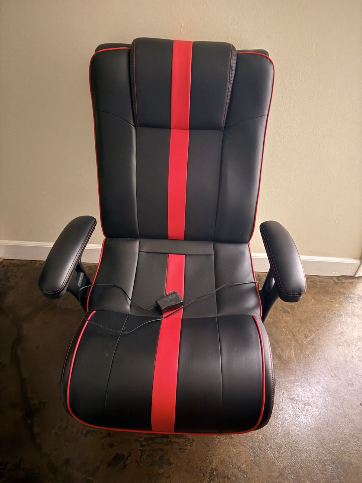 Pedestal Gaming Chair- Bluetooth with Built-in Sound. Perfect condition