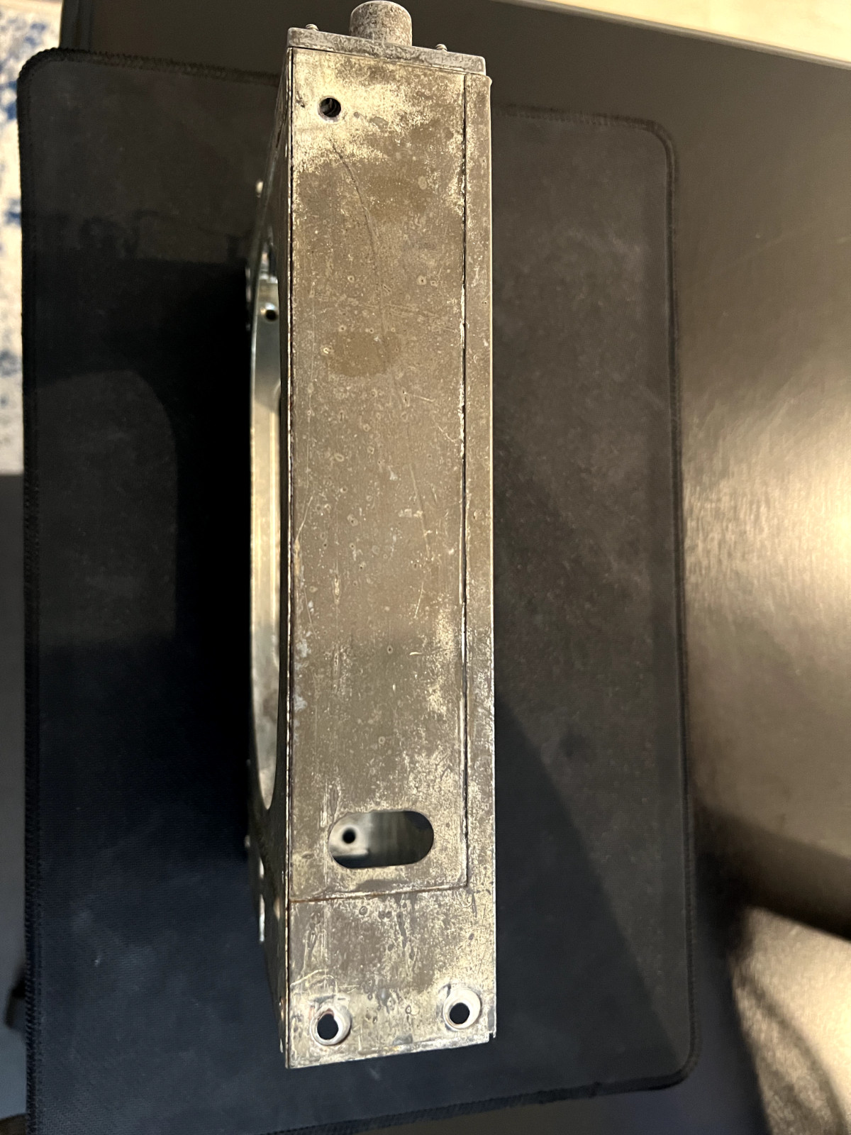 BENDIX KING KX 155 NAV/COM MOUNTING TRAY WITH BACKPLATE AND CONNECTORS