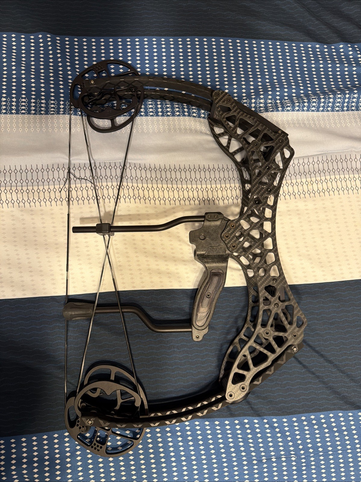 Gearhead Archery T18 Carbon Compound Bow