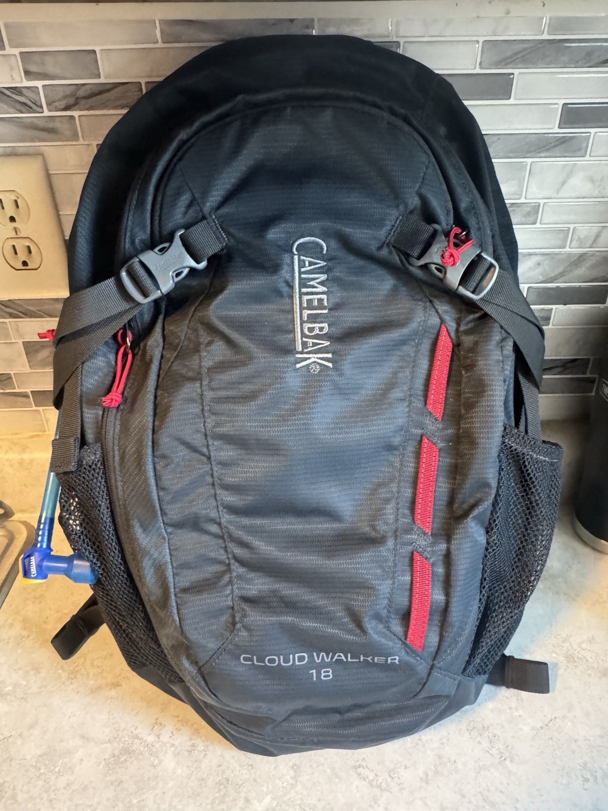 Camelbak Hydration Backpack Cloud Walker 18 Pack 18L w/ 2.0L Bladder