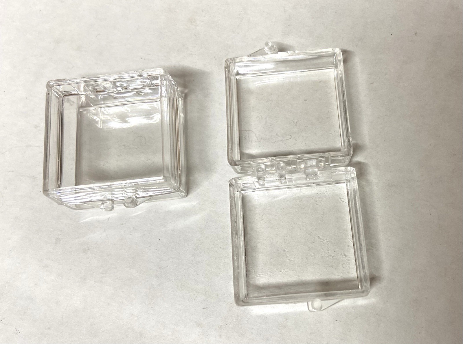 96x lot of Small Hinged Plastic Storage Boxes 1 1/10" x 1 1/10  " x 6/10"  Clear