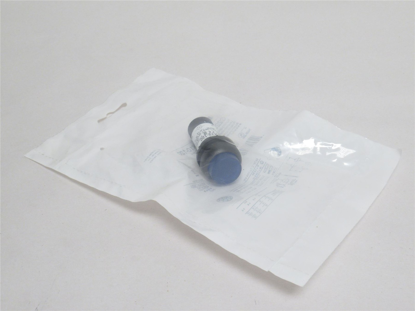 240347 New-No Box; Eaton C22S-DLH-B-K10-120 Illuminated Push-Button; Blue; 120V